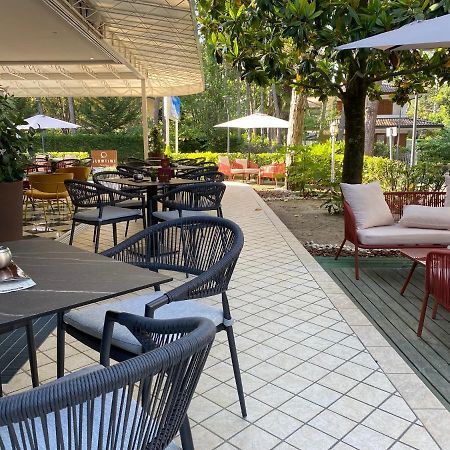 Hotel Croce Di Malta Lignano Sabbiadoro Bagian luar foto