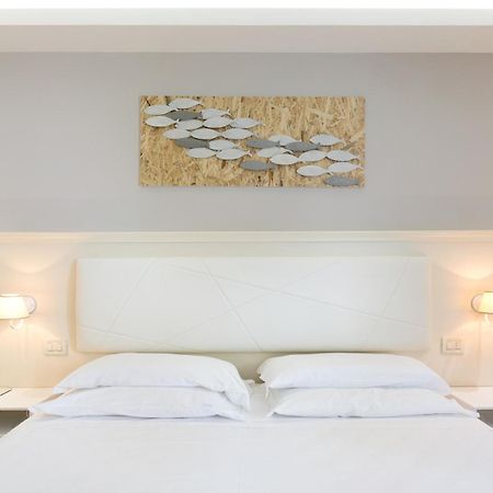 Hotel Croce Di Malta Lignano Sabbiadoro Bagian luar foto
