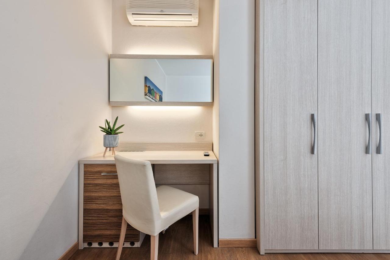 Hotel Croce Di Malta Lignano Sabbiadoro Bagian luar foto