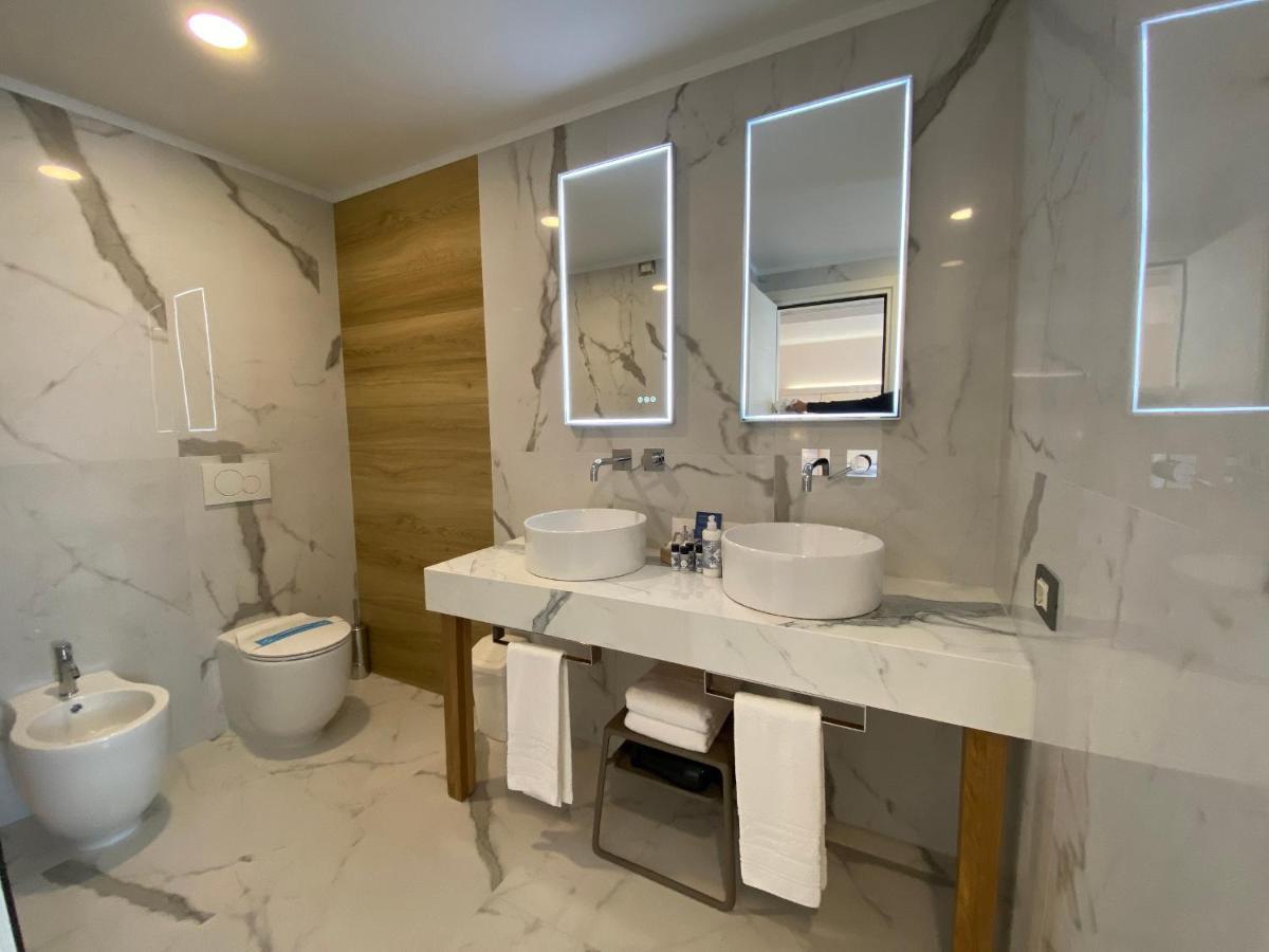 Hotel Croce Di Malta Lignano Sabbiadoro Bagian luar foto