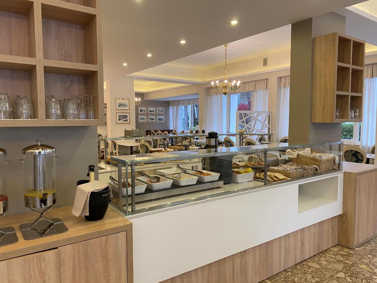 Hotel Croce Di Malta Lignano Sabbiadoro Bagian luar foto