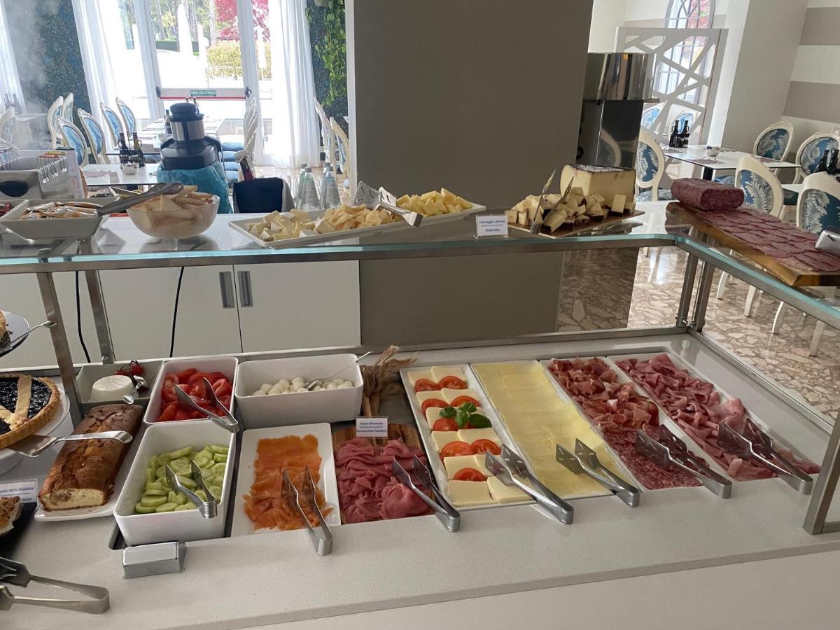 Hotel Croce Di Malta Lignano Sabbiadoro Bagian luar foto