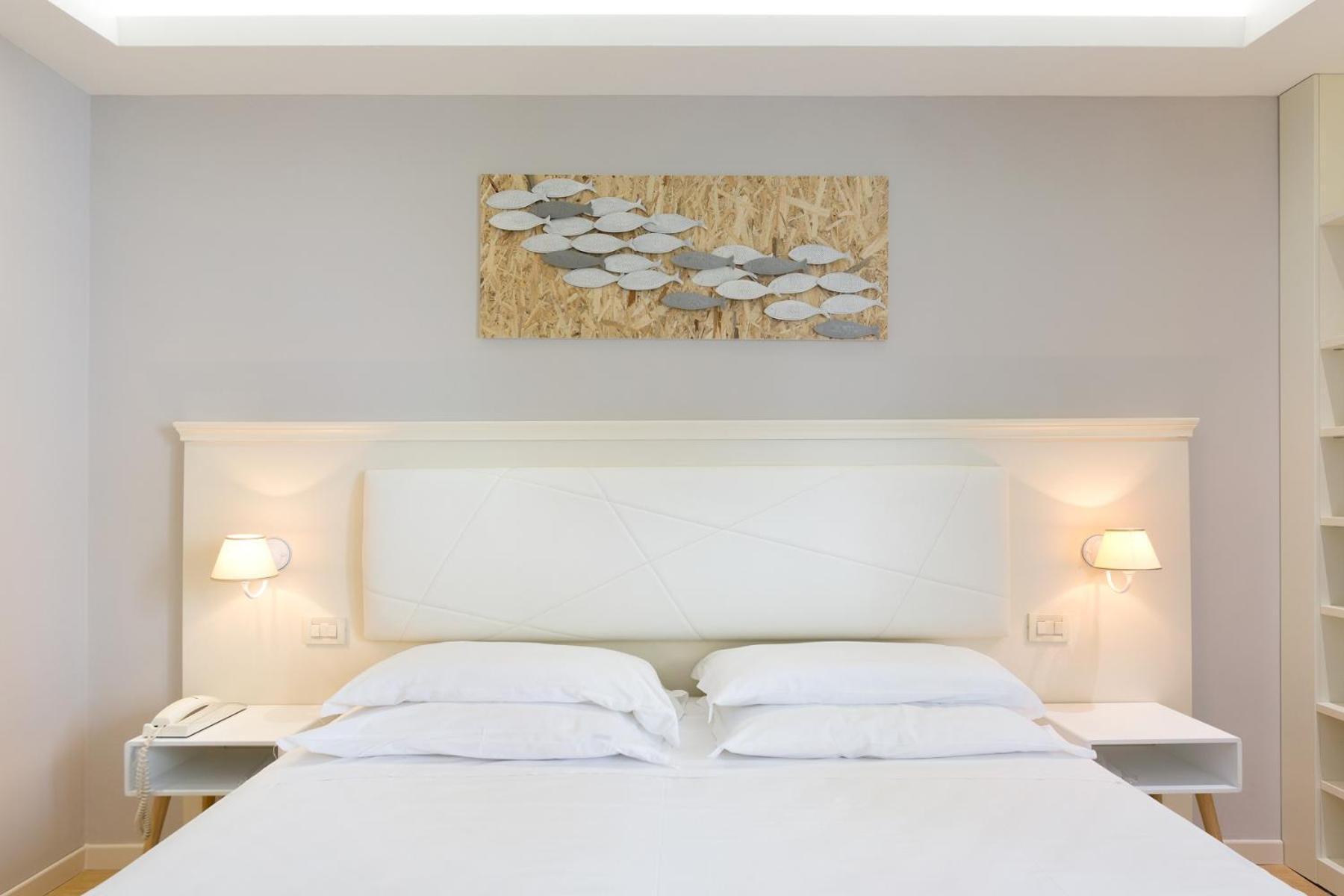 Hotel Croce Di Malta Lignano Sabbiadoro Bagian luar foto