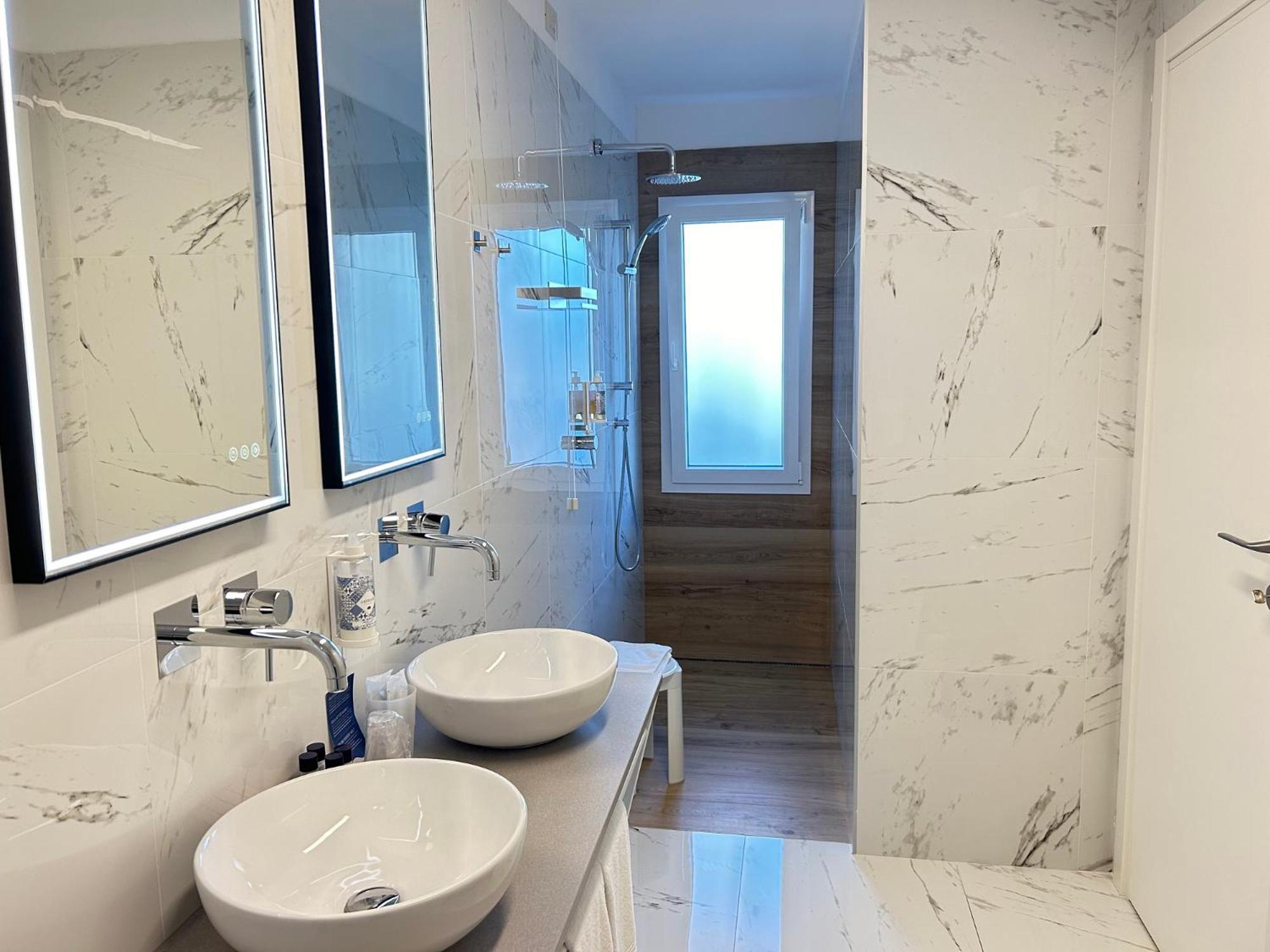 Hotel Croce Di Malta Lignano Sabbiadoro Bagian luar foto