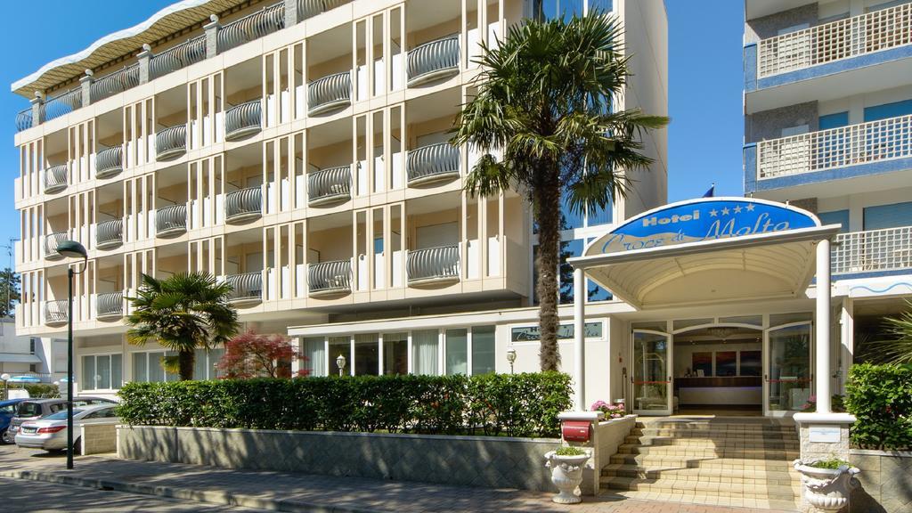 Hotel Croce Di Malta Lignano Sabbiadoro Bagian luar foto